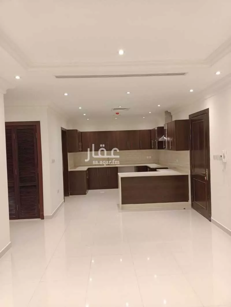 847 sqm building in Al Qusur 17