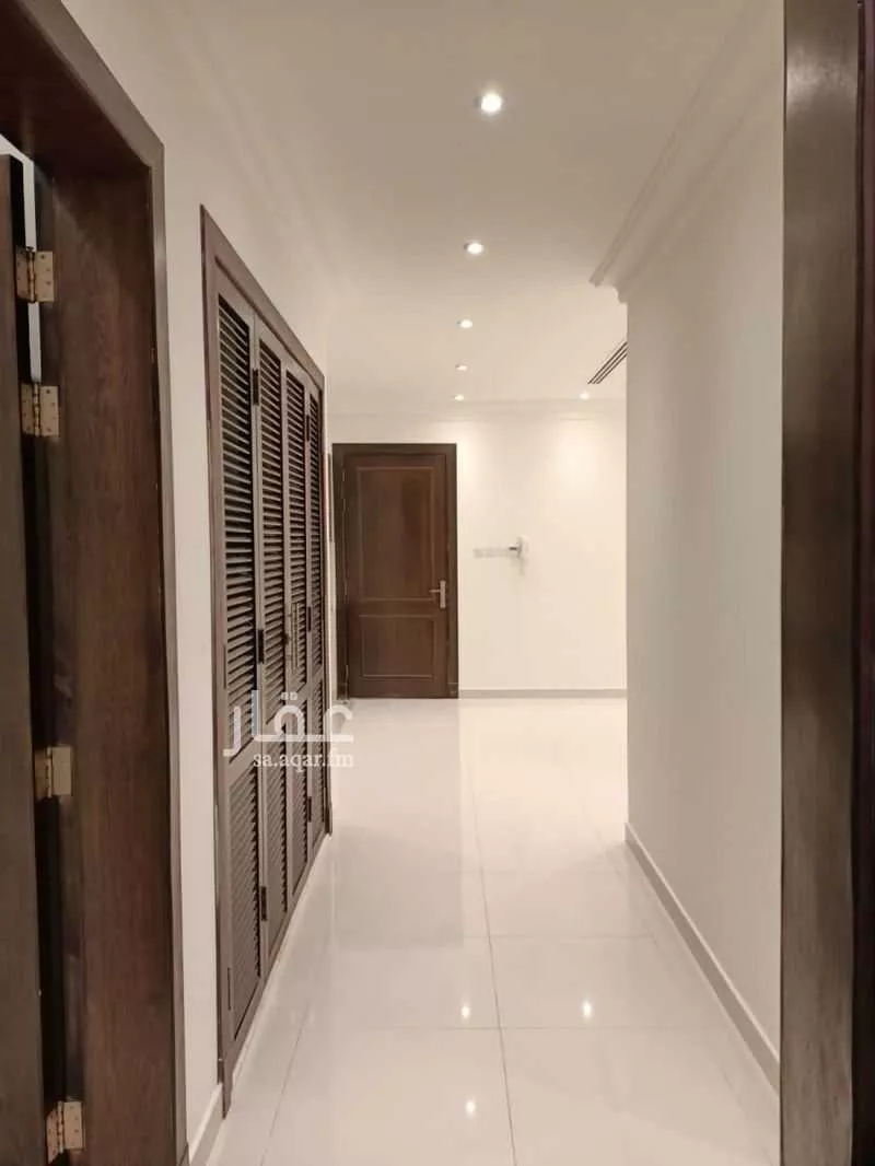 847 sqm building in Al Qusur 3
