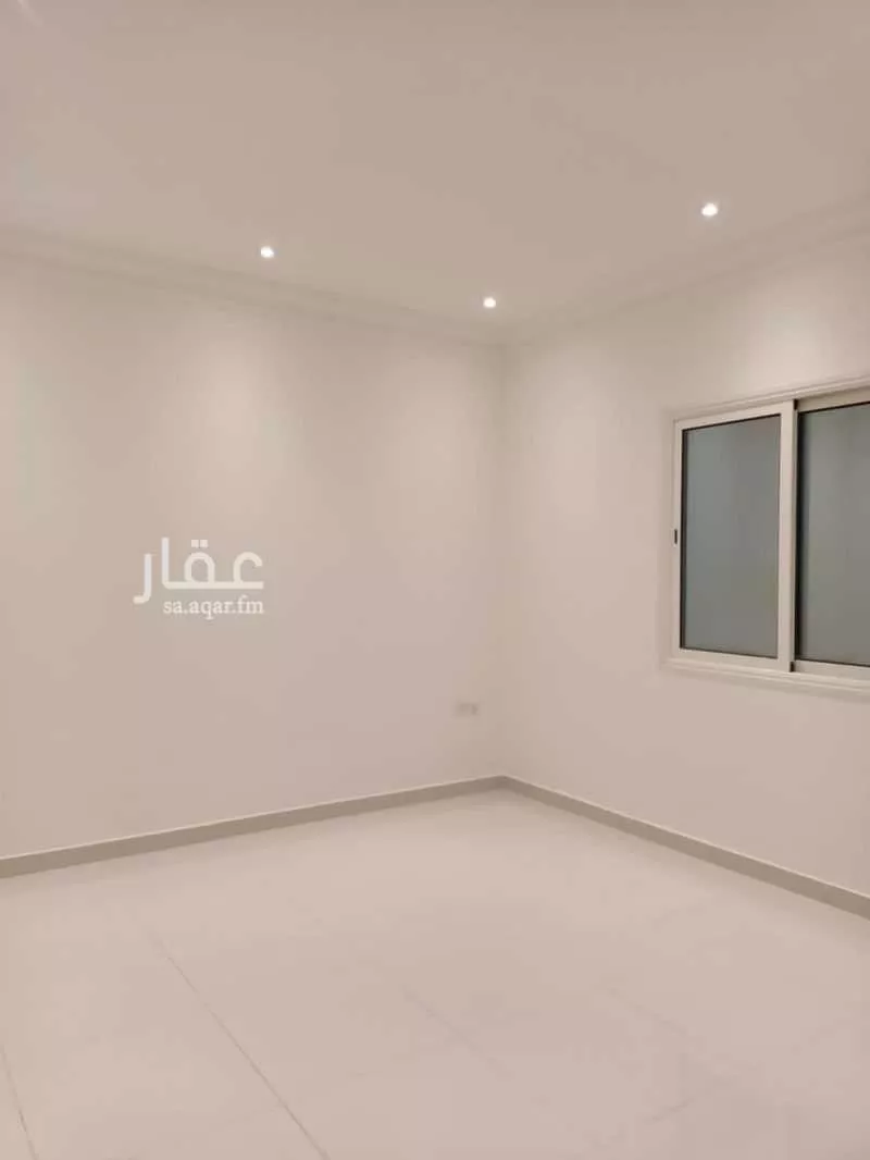 847 sqm building in Al Qusur 4