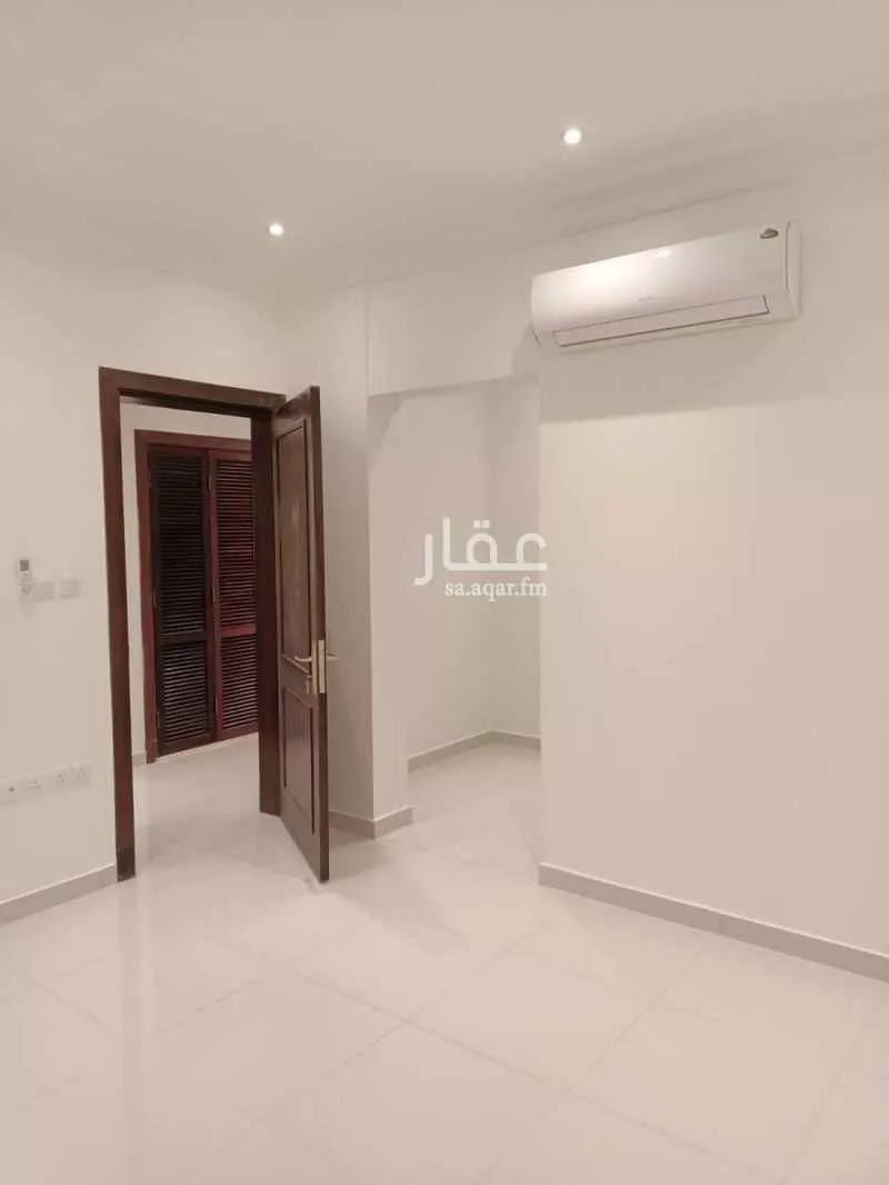 847 sqm building in Al Qusur 6