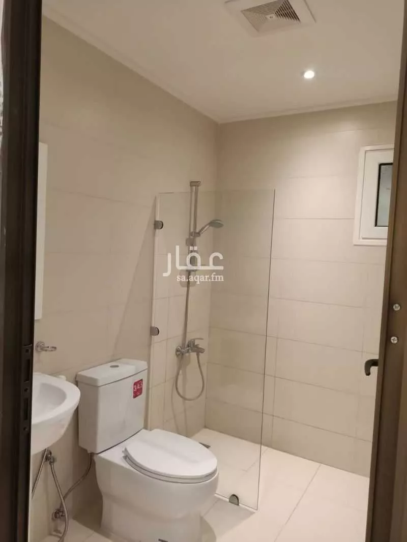847 sqm building in Al Qusur 9