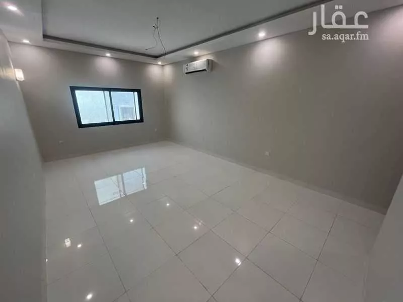 عمارة 1194 م² في الجامعة 5