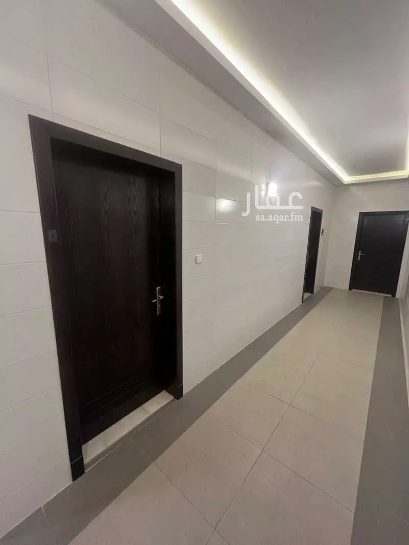 عمارة 1194 م² في الجامعة 10