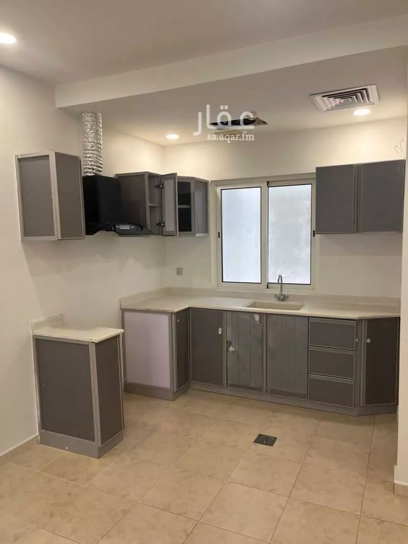 700 sqm building in Hajar 2