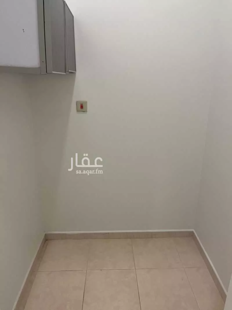 700 sqm building in Hajar 3