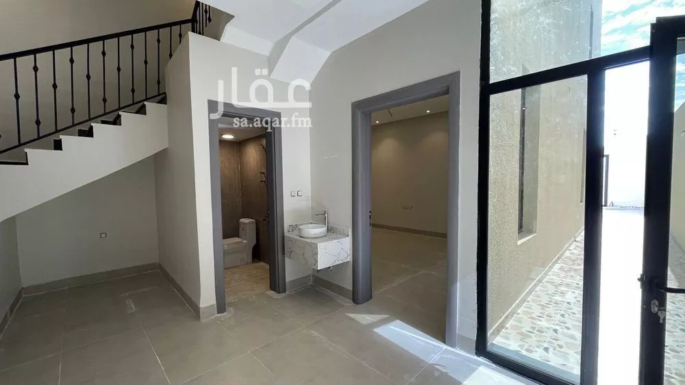 6 bedroom villa in Al Amwaj 8