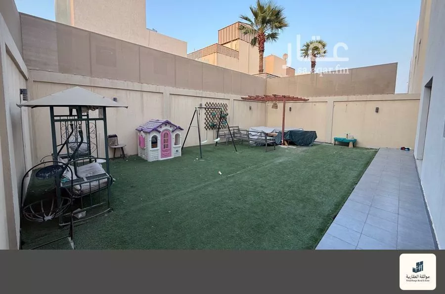 5 bedroom villa in Al Amwaj 12