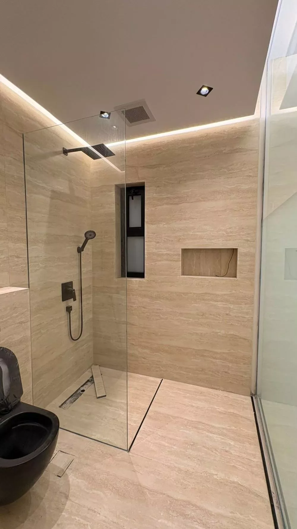 5 bedroom apartment in Al Salam, Madinah 10