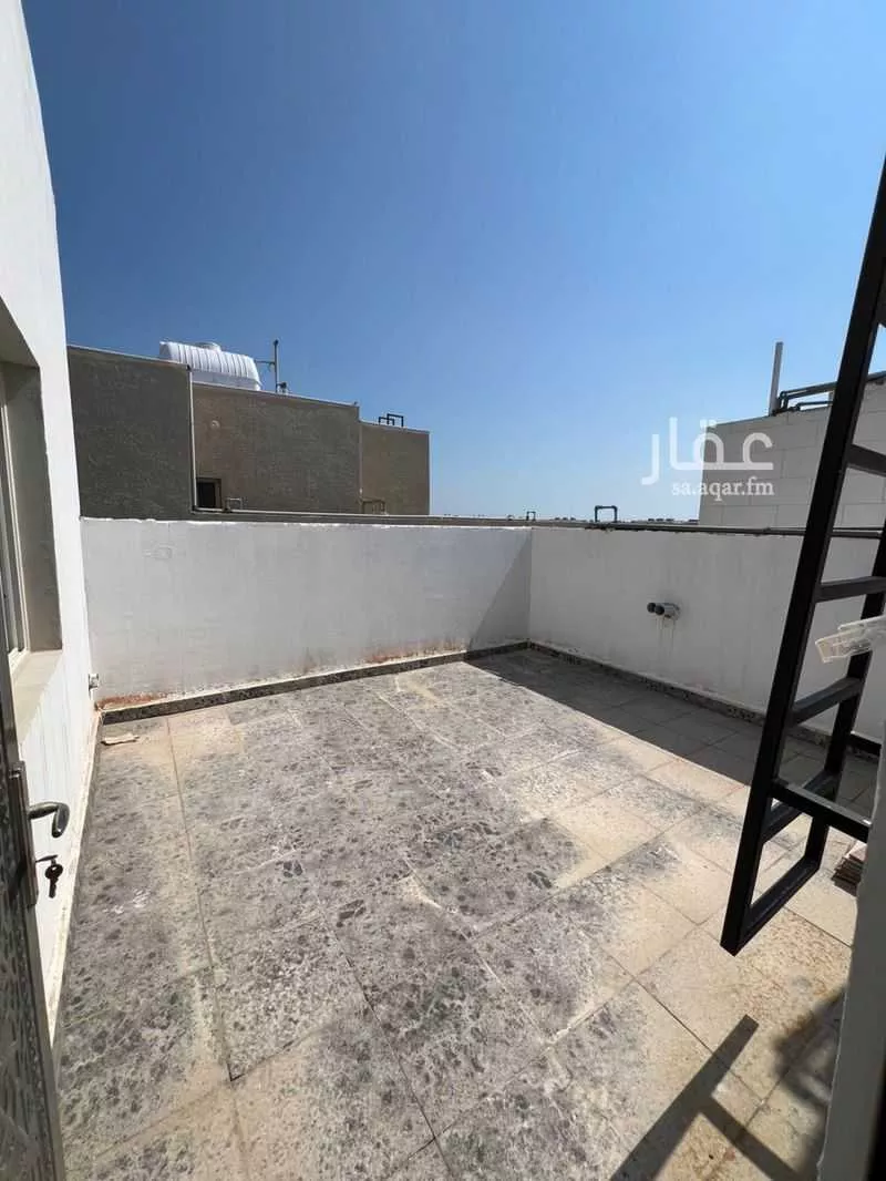 فيلا 5 غرف في الأمواج 30