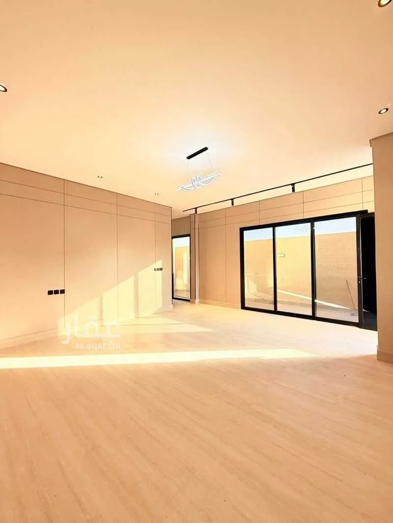 6 bedroom villa in Al Amwaj 13
