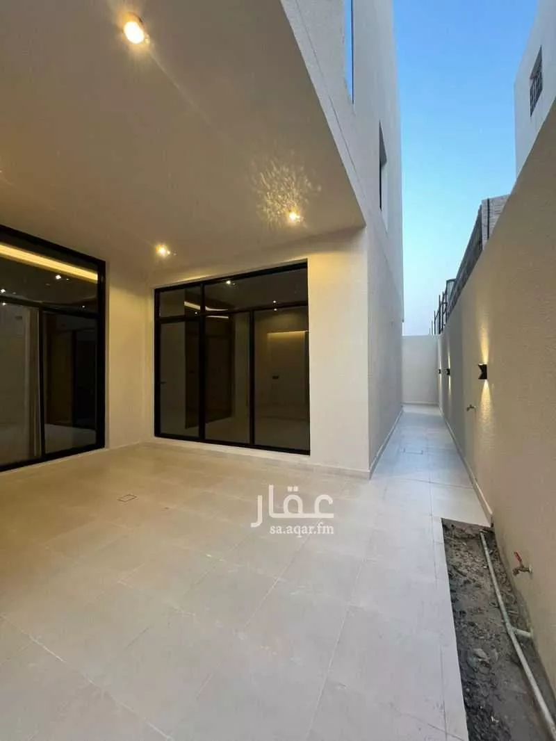 فيلا 8 غرف في الشراع 12