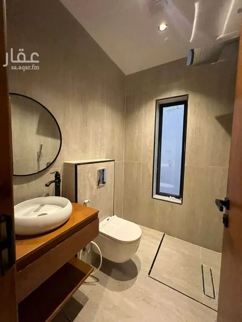 فيلا 8 غرف في الشراع 7