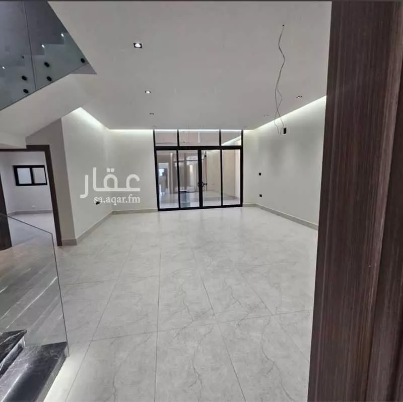 8 bedroom villa in At Tahliyah 6
