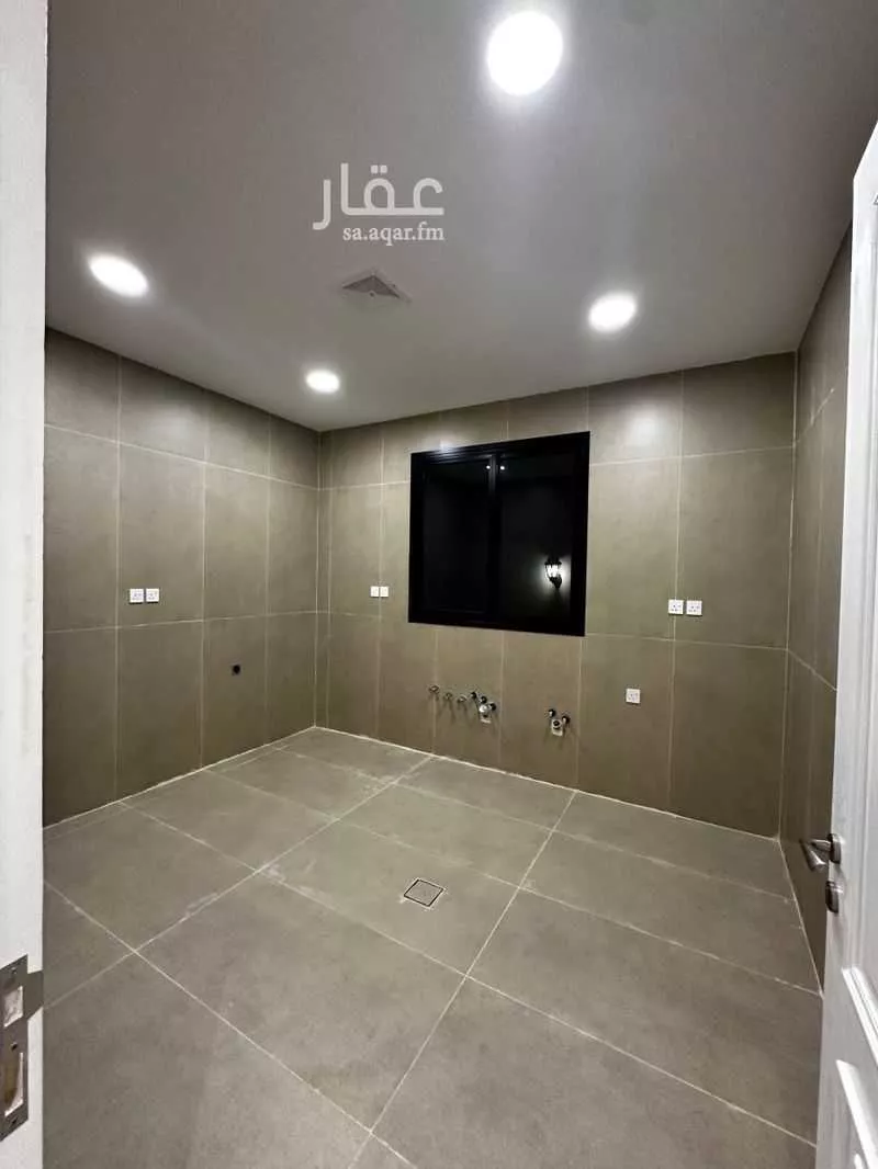فيلا 5 غرف في الشراع 8