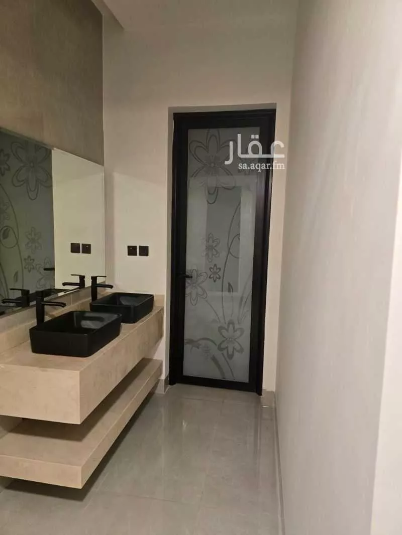 6 bedroom villa in Al Buhairah 8
