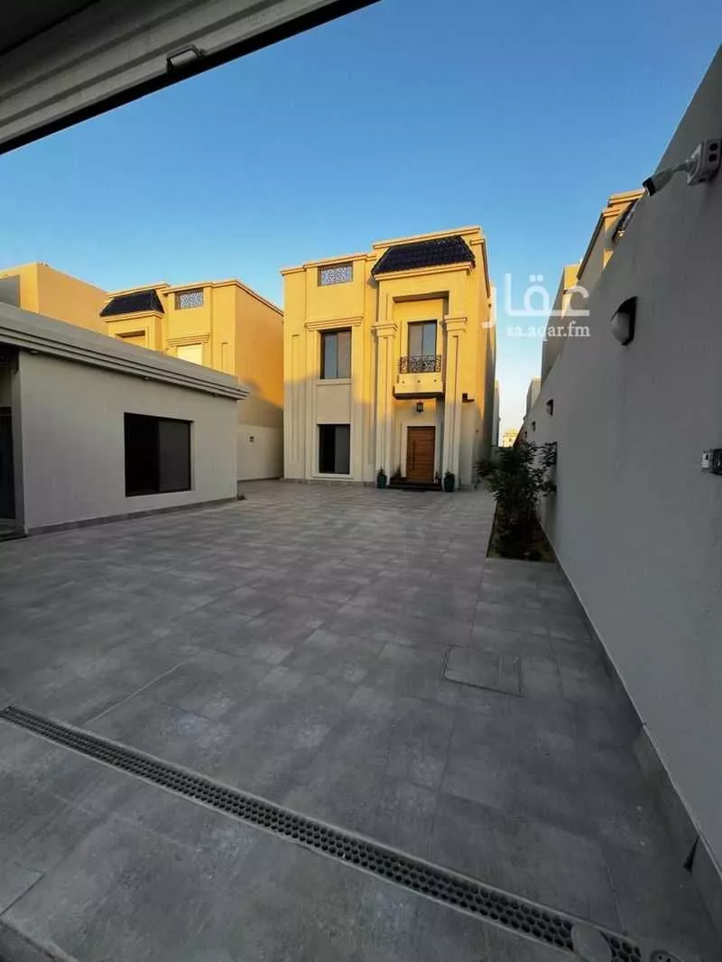 7 bedroom villa in Al Buhairah 11