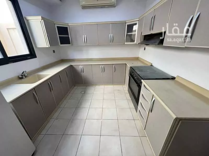 فيلا 5 غرف في البحيرة 8