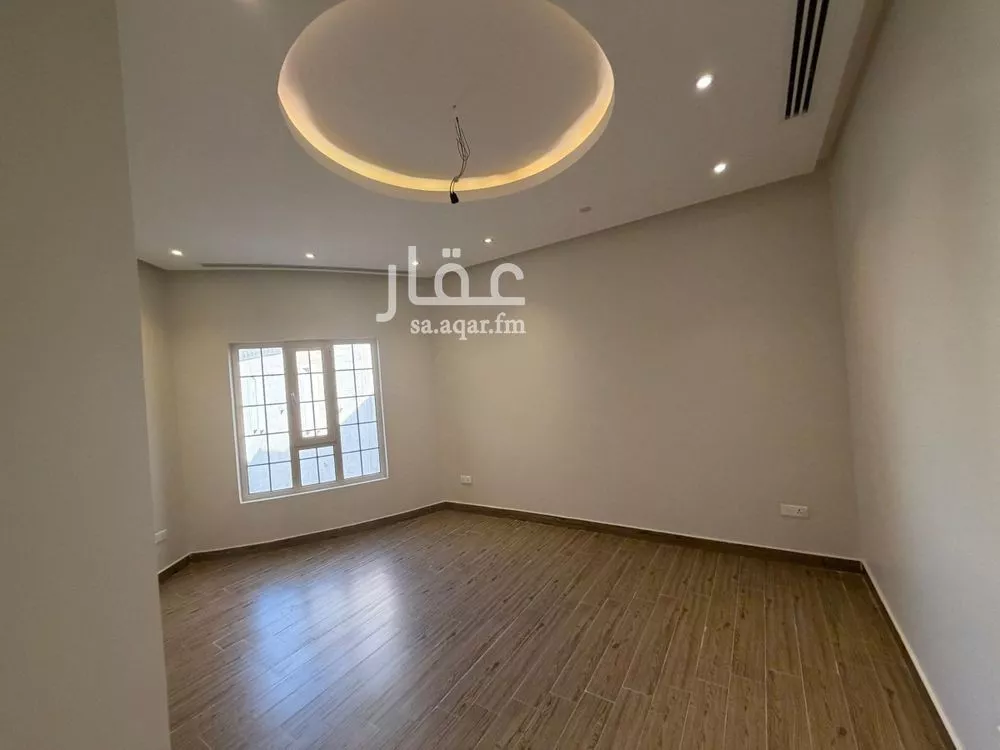 فيلا 6 غرف في الشراع 10