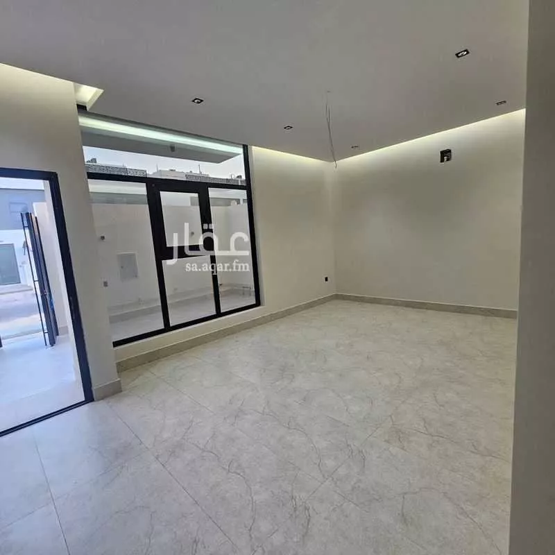 8 bedroom villa in At Tahliyah, Eastern Province 22