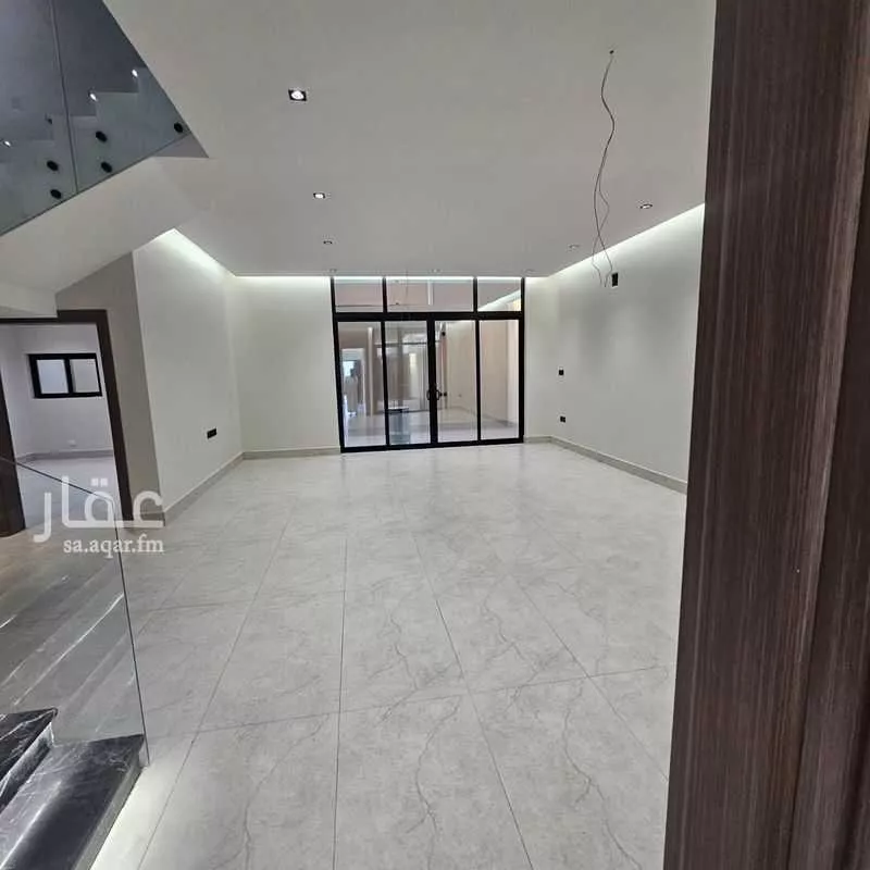 8 bedroom villa in At Tahliyah, Eastern Province 6