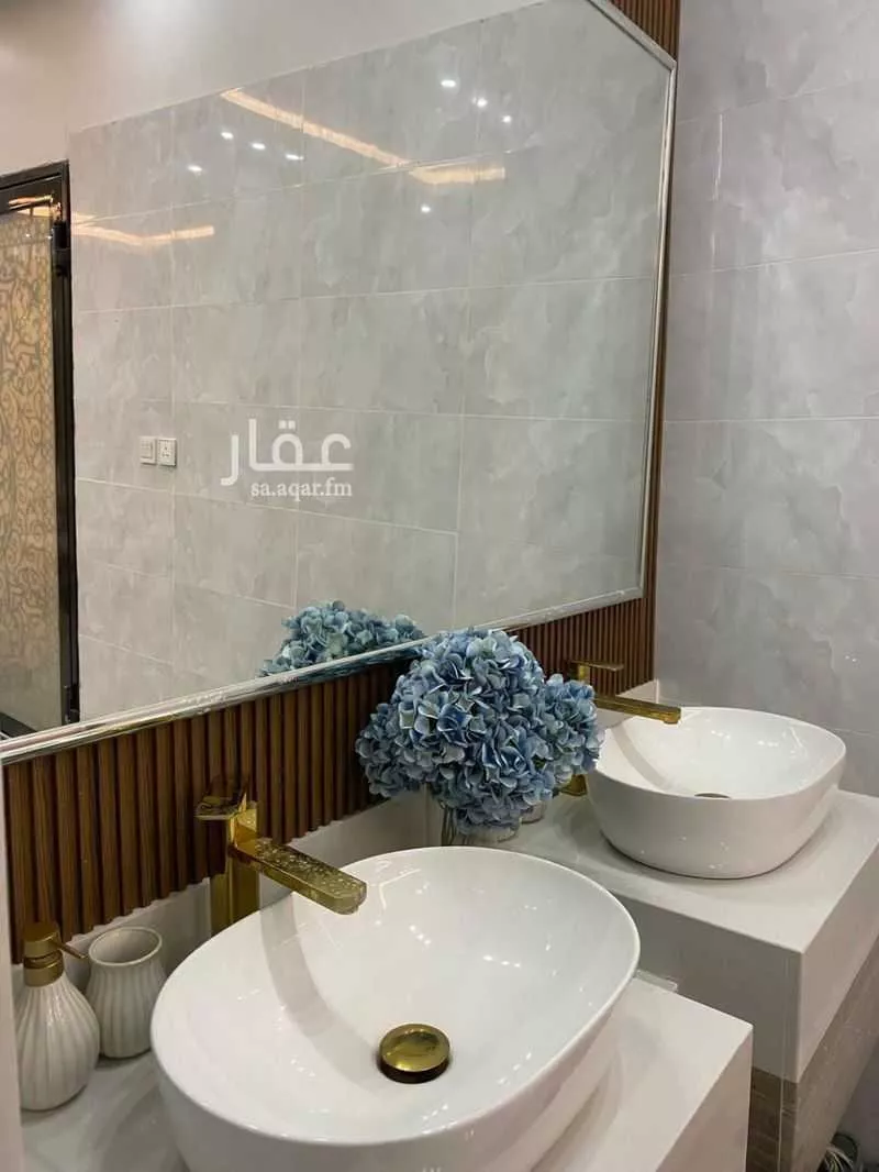 فيلا 8 غرف في العقيق 3
