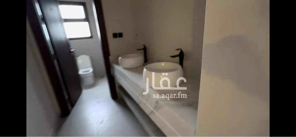 فيلا 8 غرف في اللؤلؤ 10