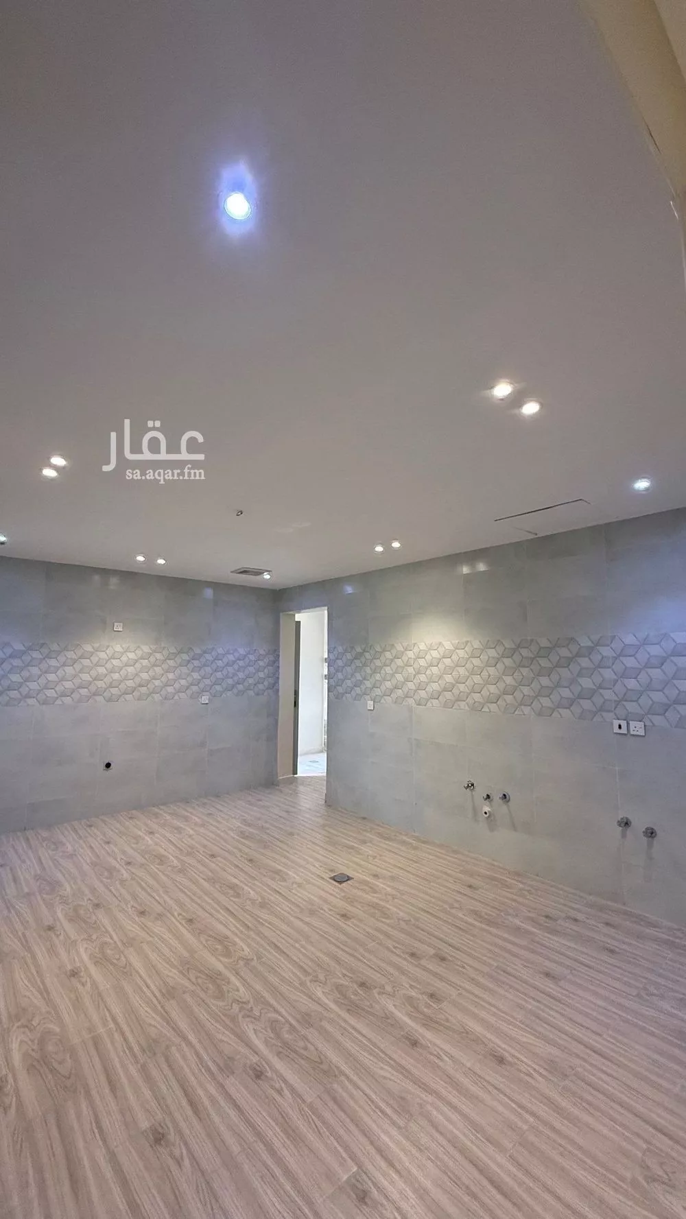 فيلا 6 غرف في العقيق 2