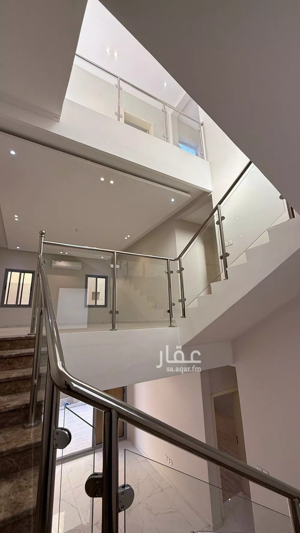 فيلا 6 غرف في العقيق 8