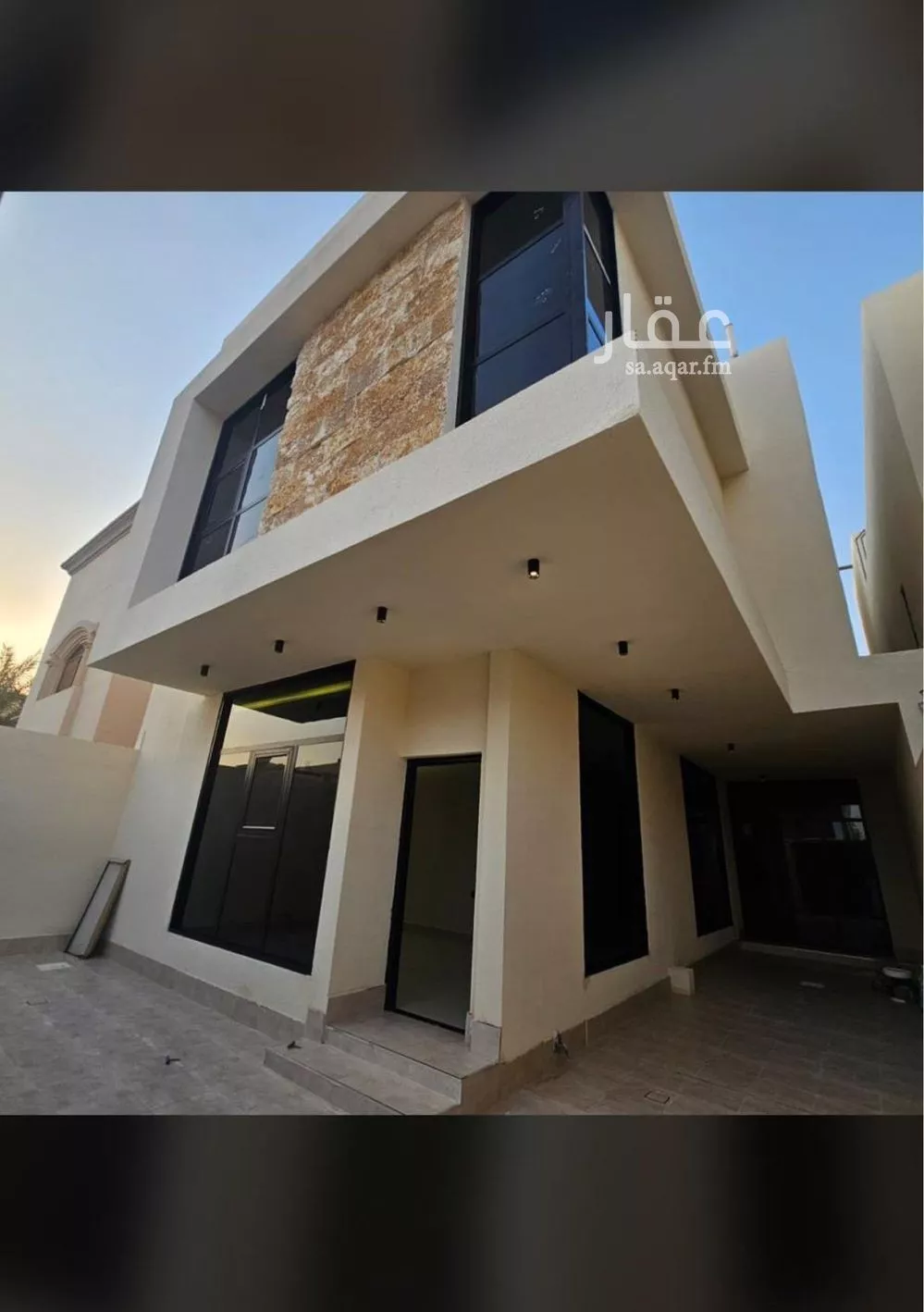 5 bedroom villa in At Tahliyah 2