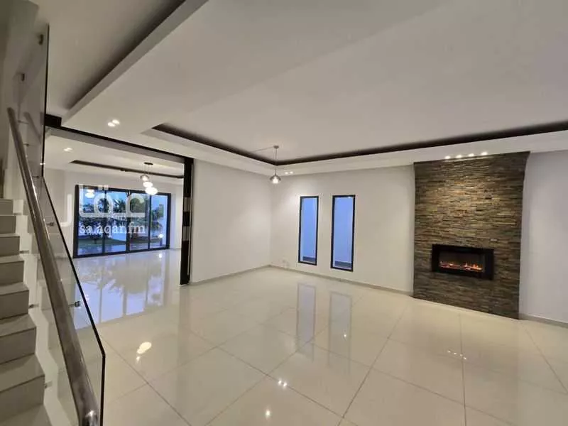 5 bedroom villa in Al Buhairah 4