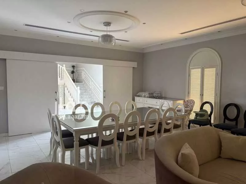 5 bedroom villa in At Tahliyah 7