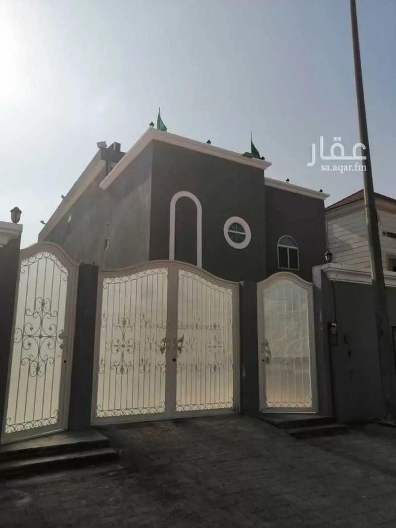 5 bedroom villa in At Tahliyah 9