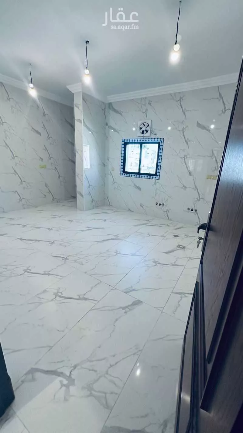 6 bedroom villa in Al Aziziyah 12