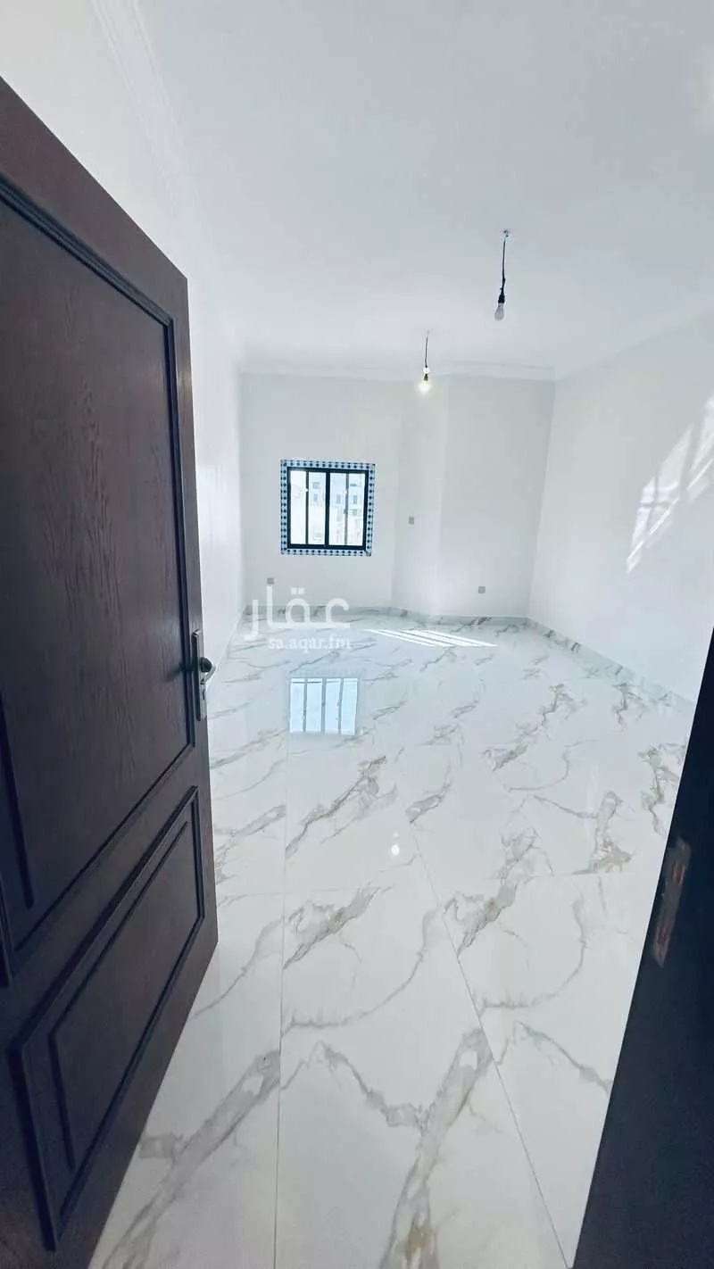 6 bedroom villa in Al Aziziyah 17
