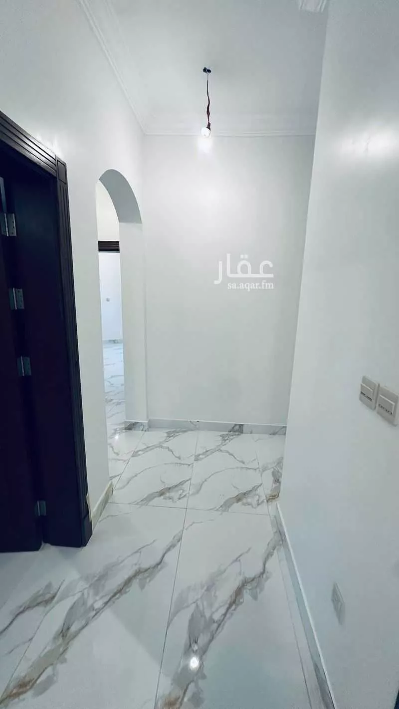6 bedroom villa in Al Aziziyah 10