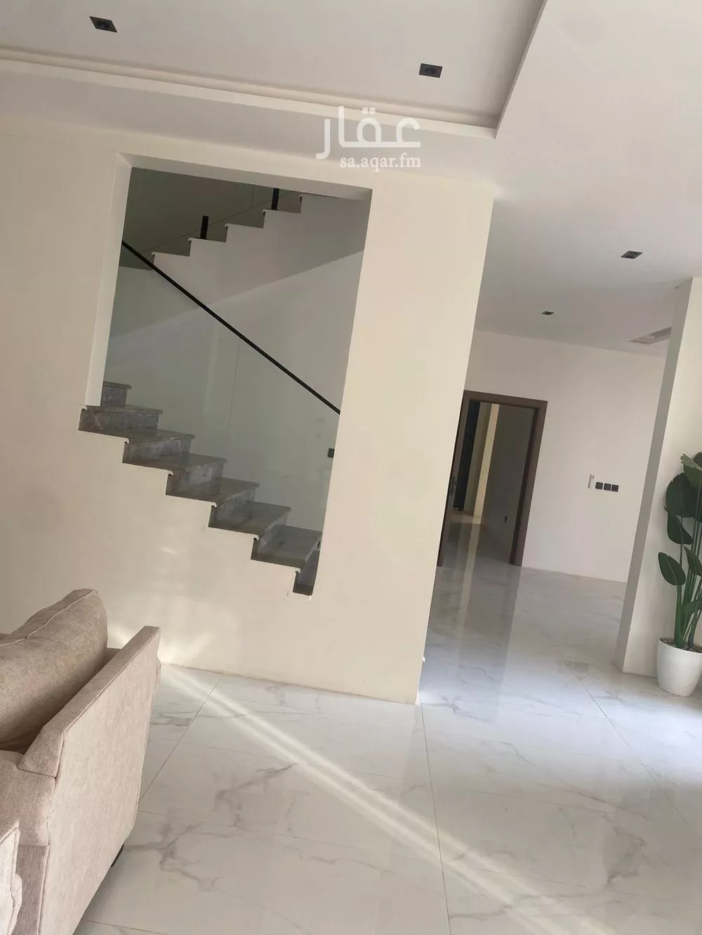 8 bedroom villa in Az Zomorod 6