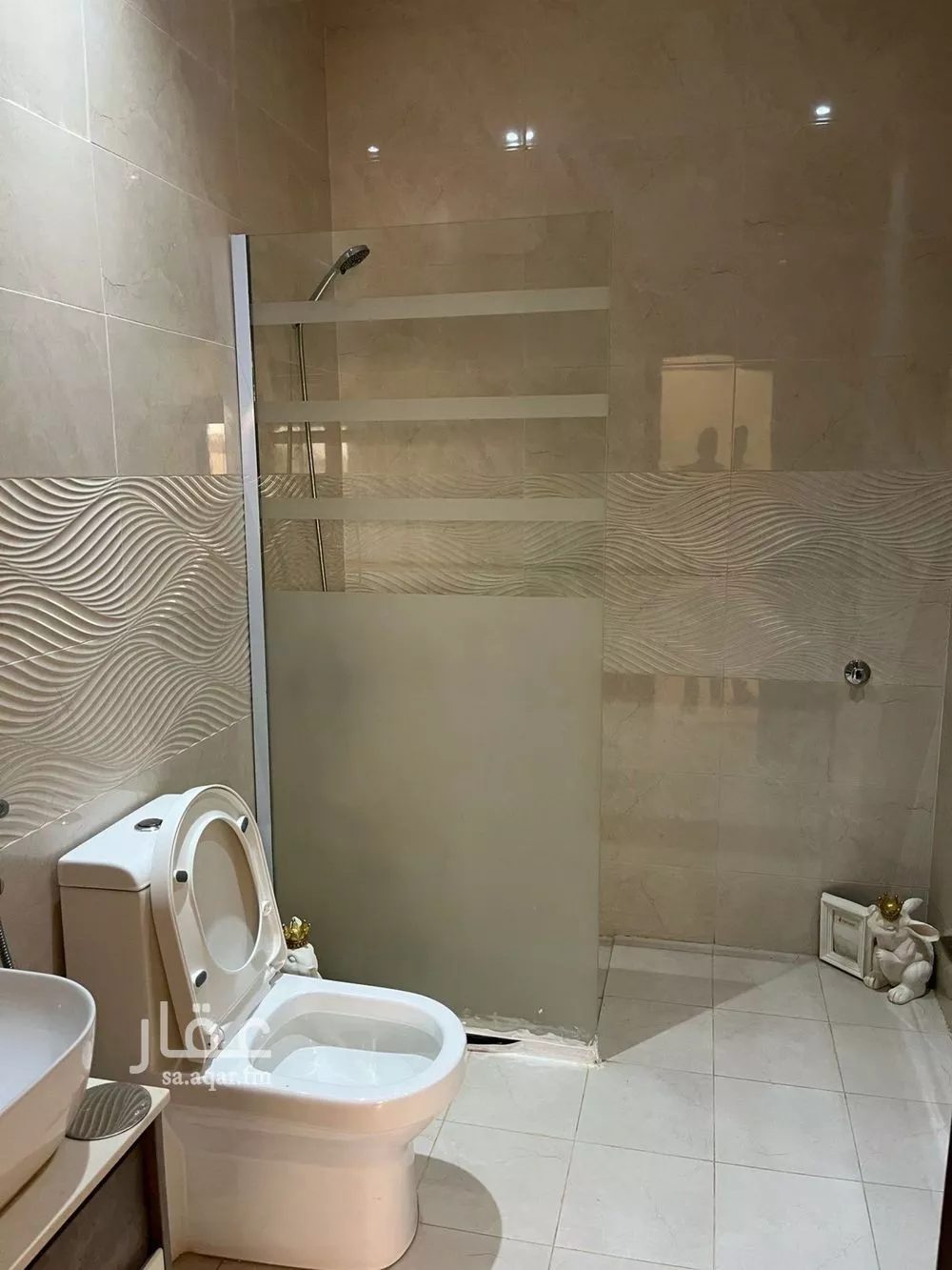 5 bedroom villa in Al Yaqout 8