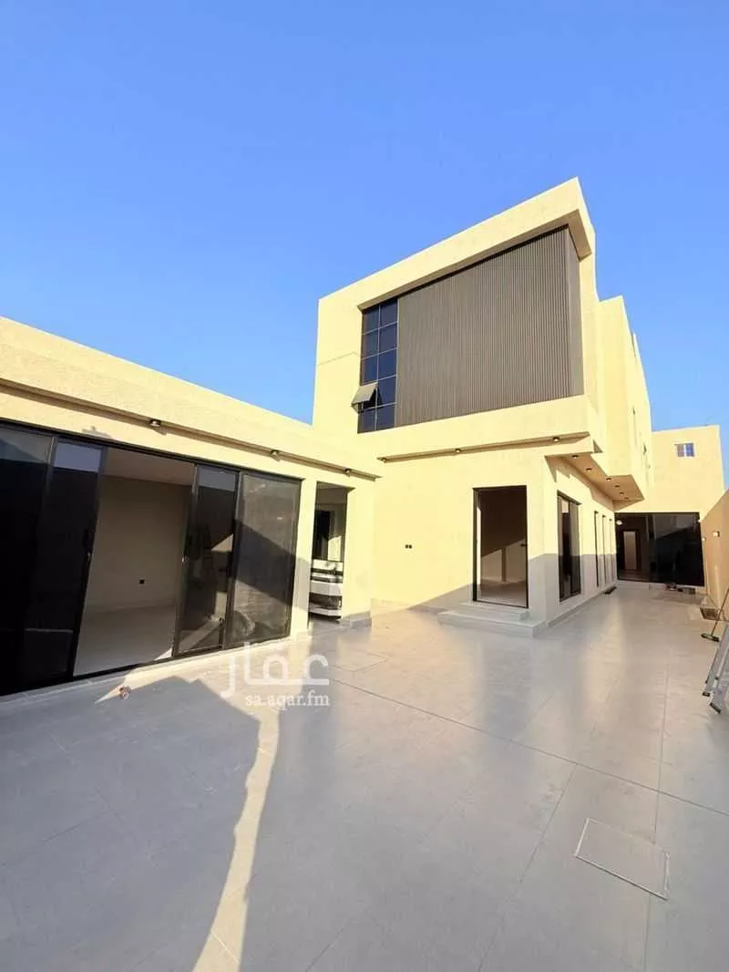 8 bedroom villa in Al Amwaj 4