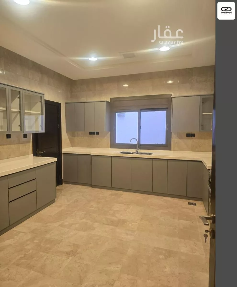 5 bedroom villa in Al Khalidiyyah 27