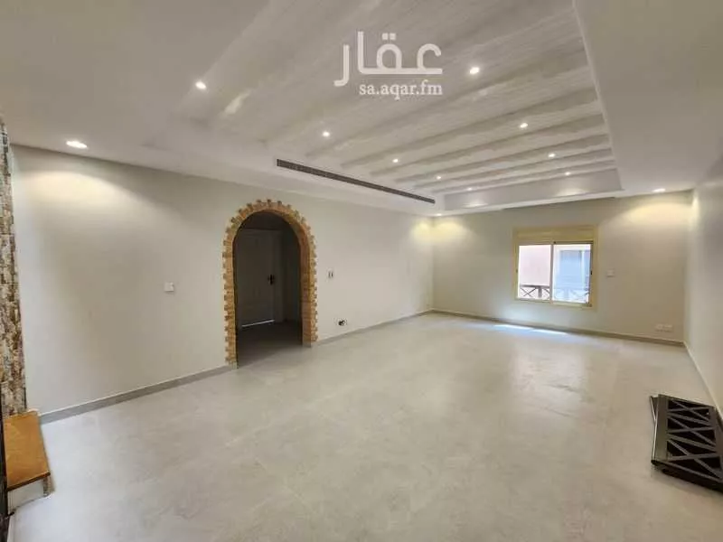 5 bedroom villa in Al Khalidiyyah 3