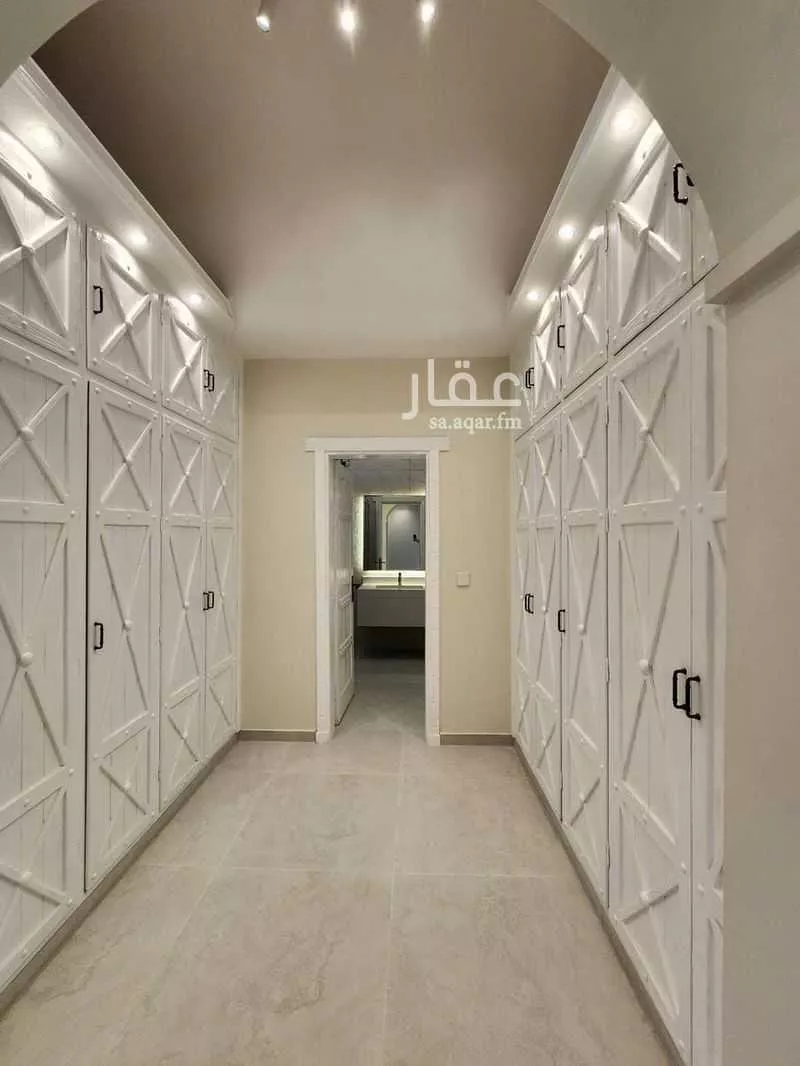 5 bedroom villa in Al Khalidiyyah 4