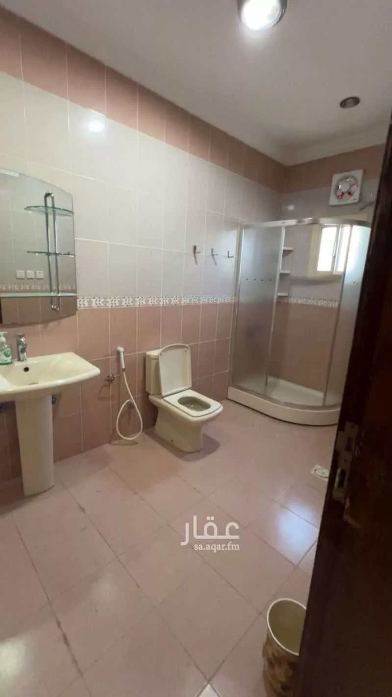 فيلا 7 غرف في طيبة 10