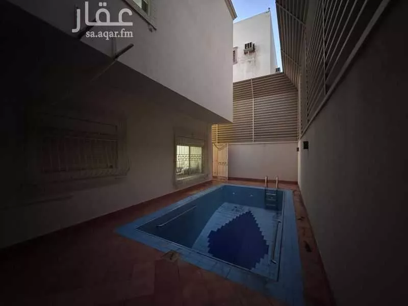 7 bedroom villa in Al Basateen 2