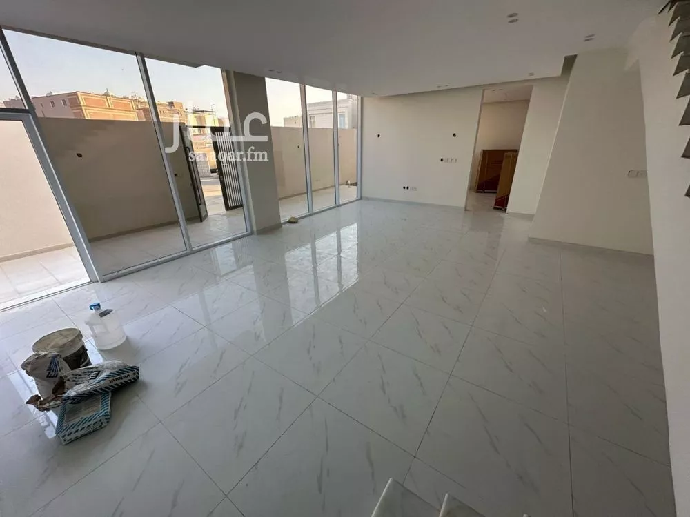 7 bedroom villa in Al Amwaj 8