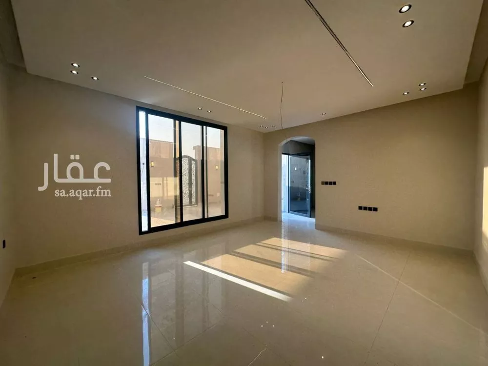 7 bedroom villa in Al Sufun 4