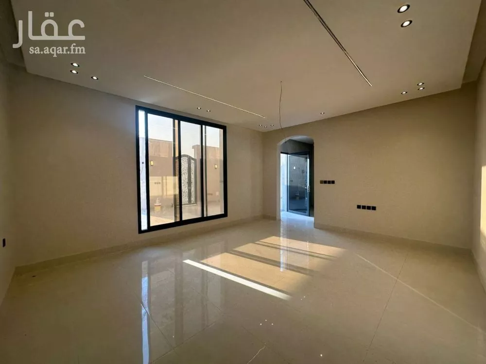 7 bedroom villa in Al Sufun 6