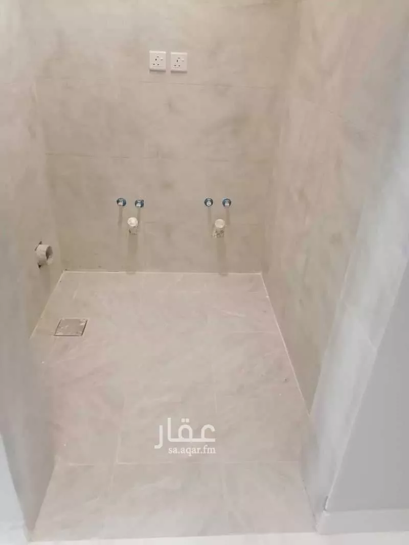 فيلا 7 غرف في طيبة 3