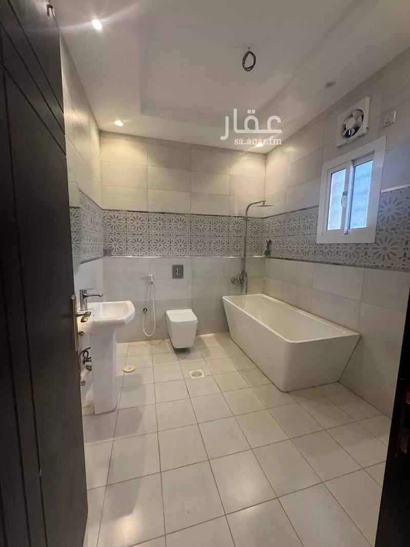 فيلا 7 غرف في الساحل 18