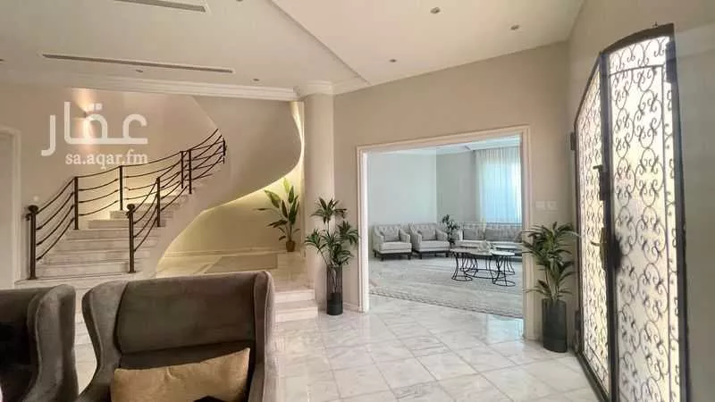 4 bedroom villa in Al Shati 13