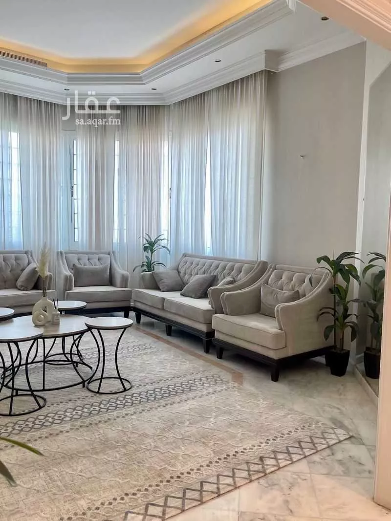4 bedroom villa in Al Shati 9